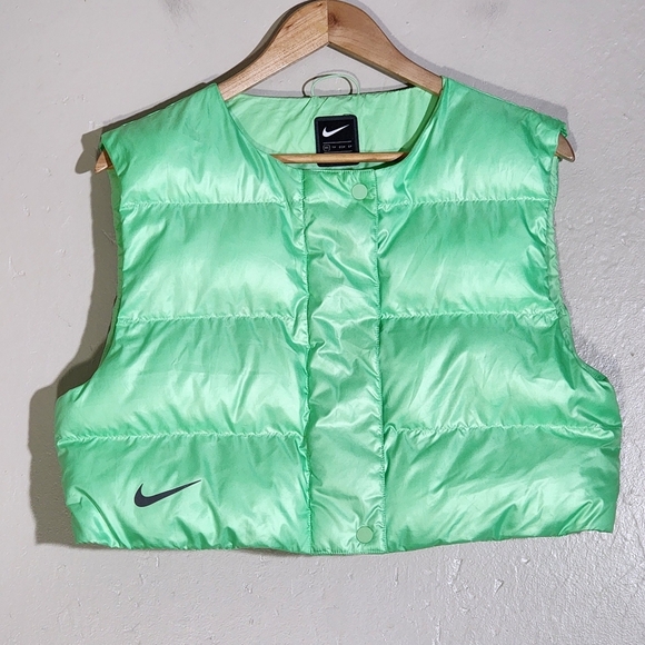 Nike Sportswear City Ready Green Puffer Vest - Picture 2 of 7